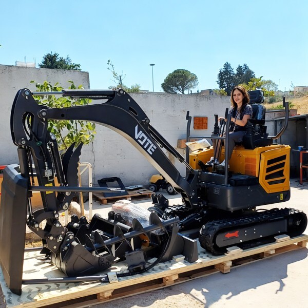 [오늘출발] 다기능 미니 굴삭기 2톤 1.8톤 소형 굴착기 EPA 유로5 무료 애프터서비스 크롤러 부속품 포함