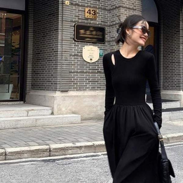 슬림 PY24ZA33 인기 여성 스타일 라운드넥 감성 올블랙 펀칭 원