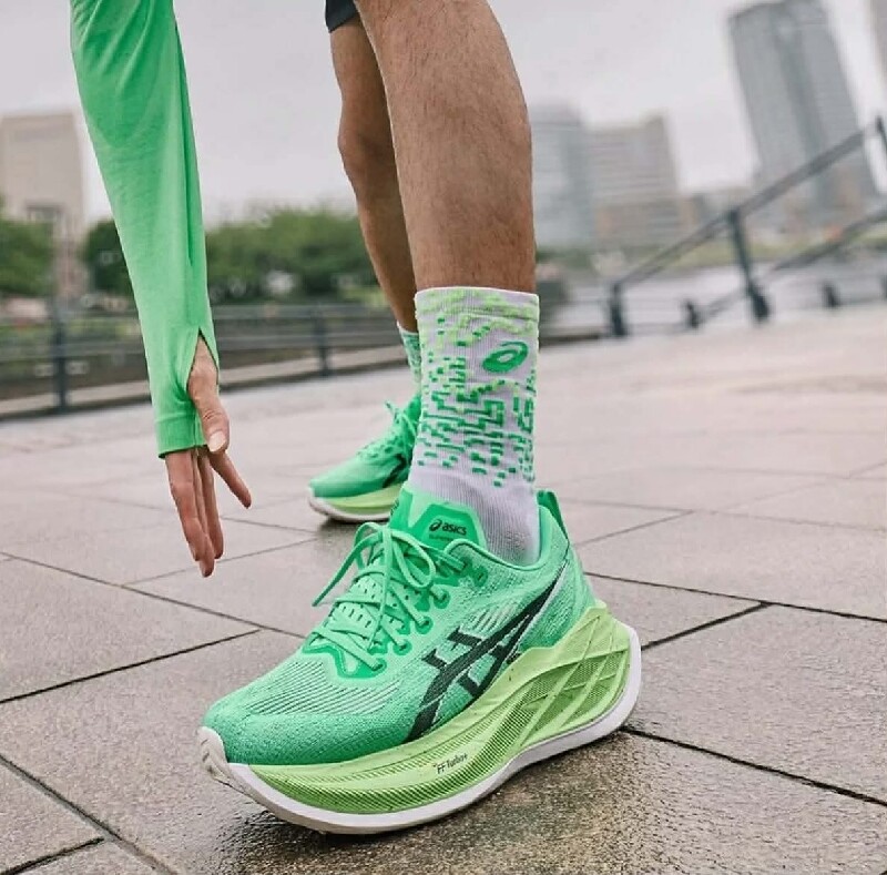 아식스 아식스 슈퍼블라스트 2 경량 퍼포먼스 러닝화 국내배송