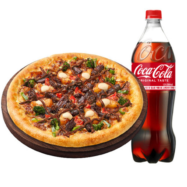 피자헛 블랙 BBQ 스테이크 뇨끼 치즈크러스트M + 콜라 1.25L