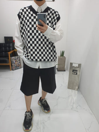 쿤 koon 무료배송 바둑이 체커 패턴 오버핏 V넥 니트 조끼 남자 여자 공용