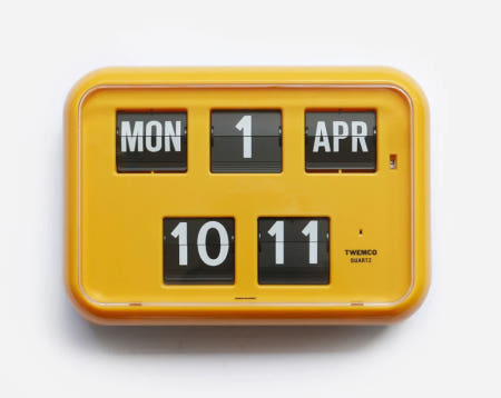 [해외]TWEMCO 트웸코 플립 캘린더 시계 QD-35 레트로 시계 (옐로우)
