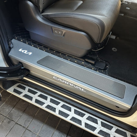 오산 카니발 KA4 하이브리드 알루미늄 실버 LED 도어스커프 시공 & 출장 장착