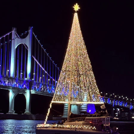 [부산요트투어 와이홀릭]와이홀릭 퍼블릭투어 동승 생생정보통 출연 크리스마스 트리 요트 부산요트투어 당일예약 드론쇼